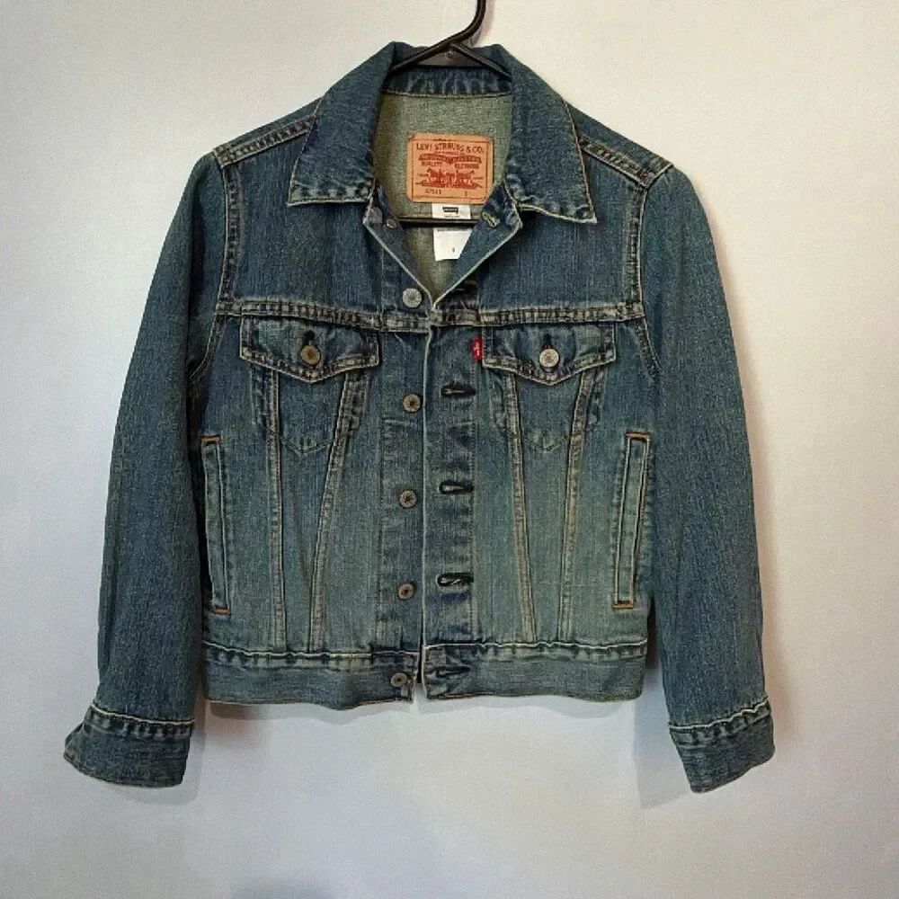 Levi’s Women’s Denim Trucker Jean Jacket Size Small Medium Wash 100% Cotton #110
